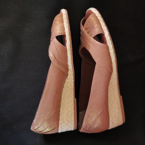 Sparkle Gold Wedge Sandal Open Toe - Picture 3 of 8